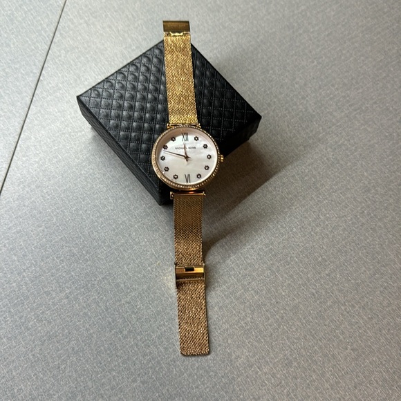 Michael Kors watch - Picture 2 of 4